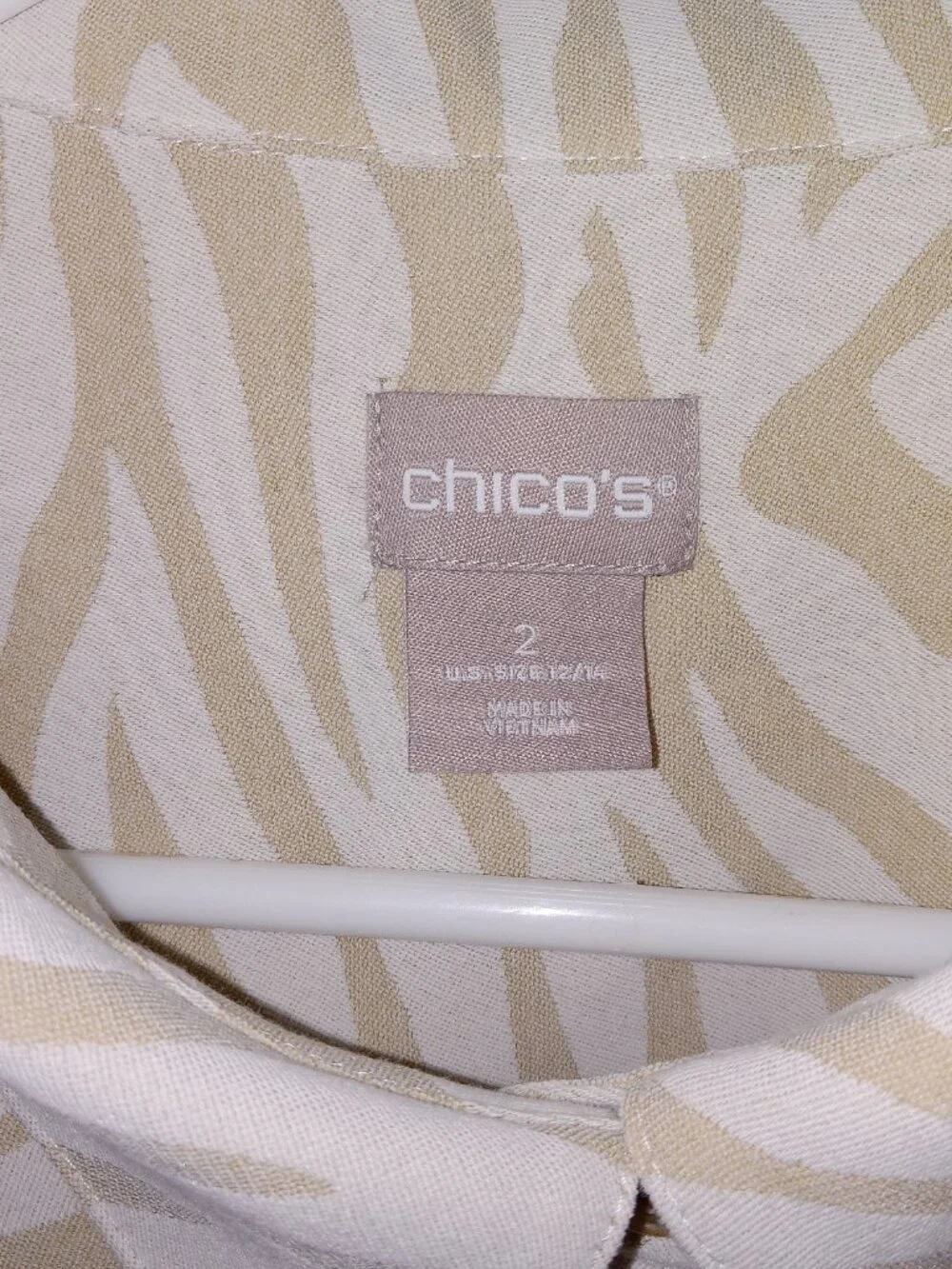 Chico’s Zebra Print Tunic Top Womens L Tan Cream Step Hem Button Detail